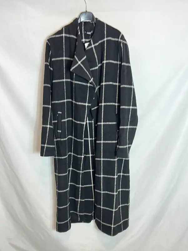 SHEIN. Abrigo negro largo cuadros. T L