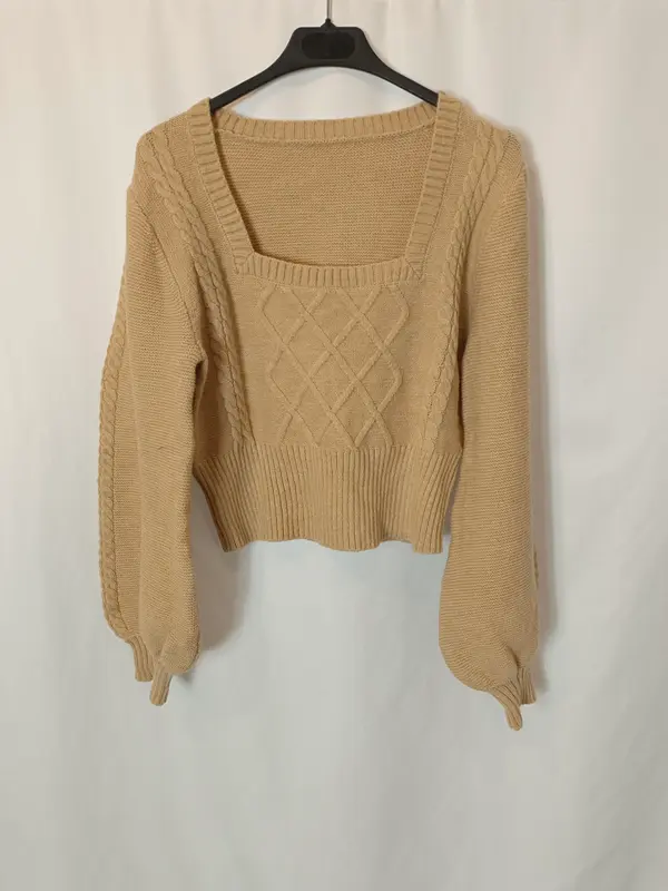 SHEIN. Jersey beige crop ochos. T M