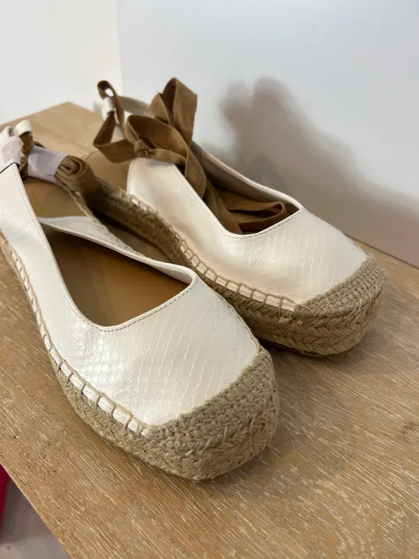 SHOEDAZZLE. Alpargatas blanca rafia T.38