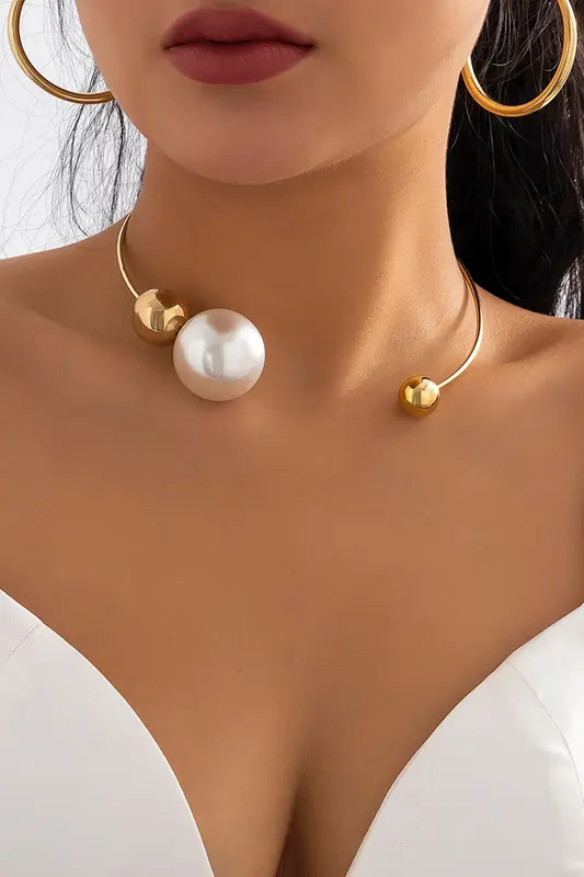 Silvia - Collar de Perlas Metal Casual