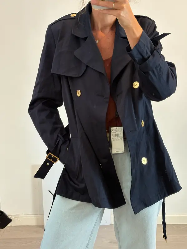 SINTESIS. Gabardina azul botones dorados. T 46