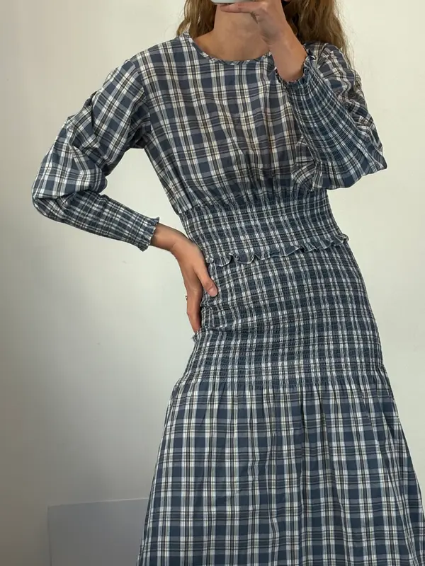 SOMETHING NAVY. Vestido midi azul nido de abeja