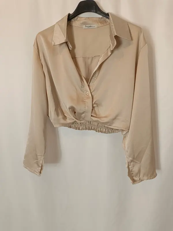 SOPHIE ATELIER. Blusa satinada cropped. T M