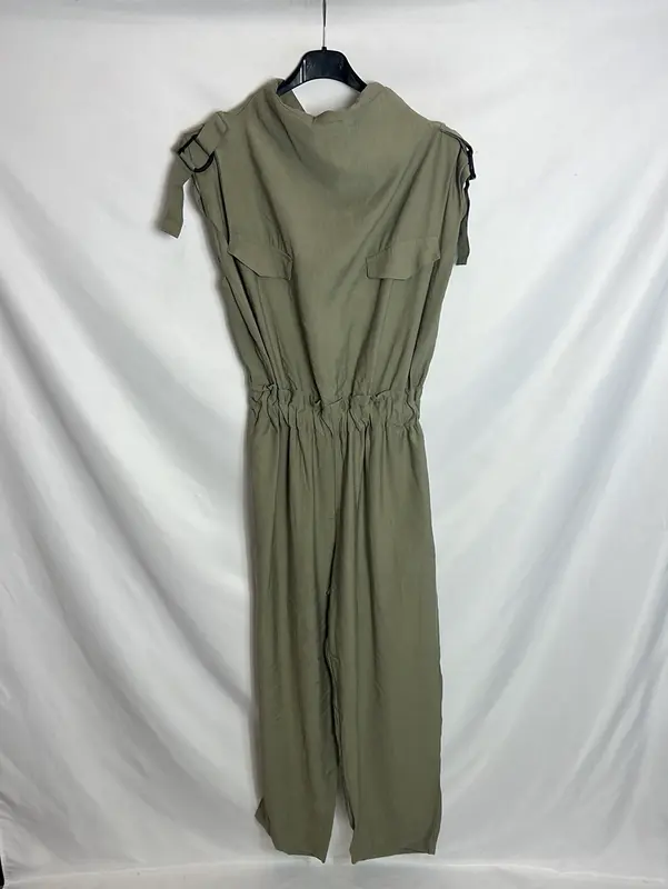 SOPHIE&LUCIE . Mono verde detalle hombros y cuello. T S