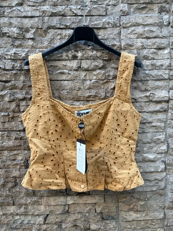 SOPHIE + LUCIE. Top abotonado bordados