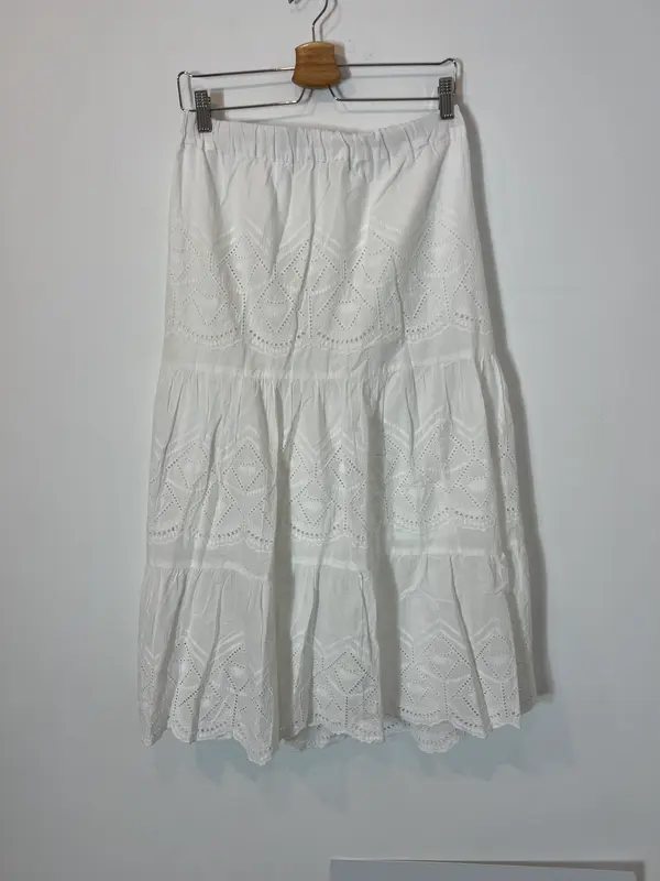 SOUTHERN COTTON. Falda midi blanca troquelada T.s