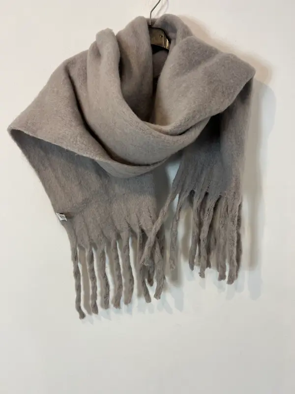 STOREST. Bufanda gris