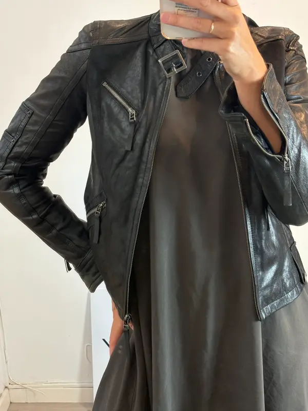 STRADIAVARIUS.  Chaqueta negra piel T.m