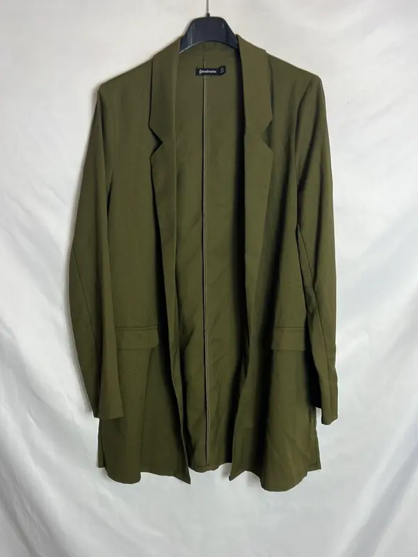 STRADIVARIUS. Blazer verde fina T.s