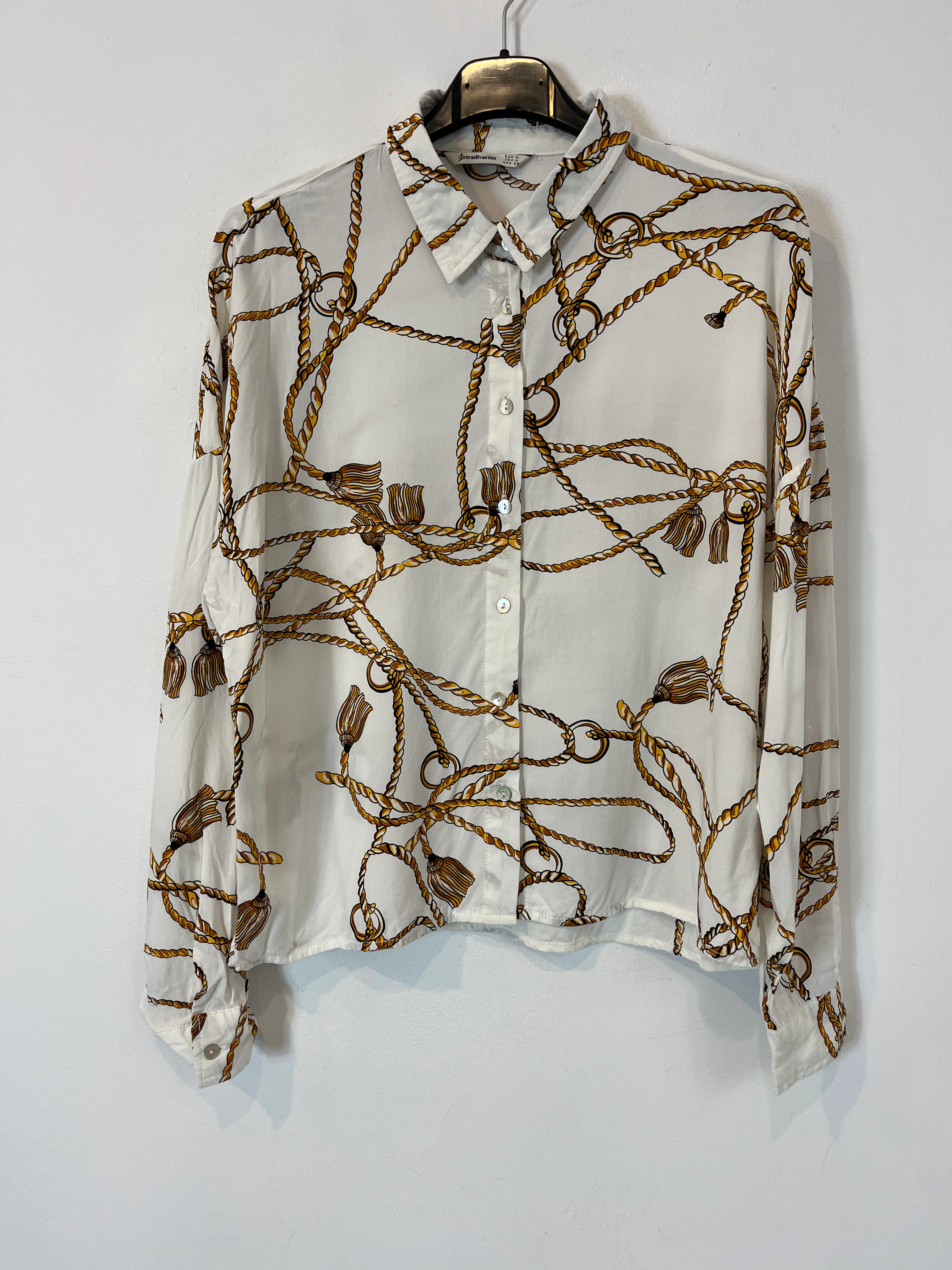 STRADIVARIUS. Blusa beige cuerdas T.m