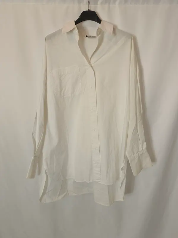 STRADIVARIUS. camisa/vestido blanco oversized T.Xs
