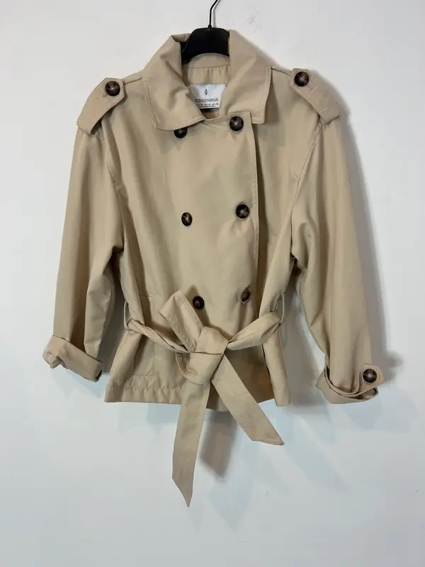 STRADIVARIUS. Gabardina beige corta T.xs