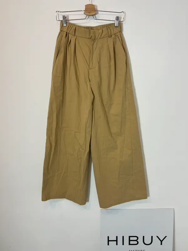STRADIVARIUS. Pantalón camel pata ancha. T 36