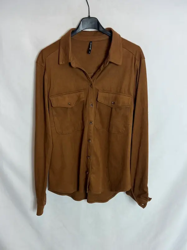 STRADIVARIUS. Sobrecamisa marrón antelina T.l