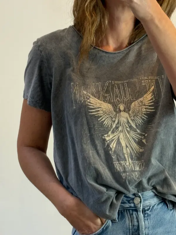 SYSTEMACTION. Camiseta gris dibujo