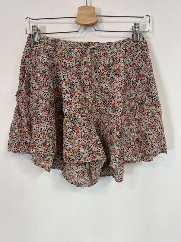 TCN. Pantalón corto seda. T 38