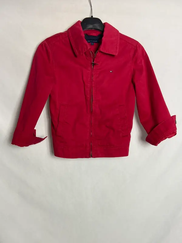 TOMMY HILFIGUER. Chaqueta roja clásica. T 6 años