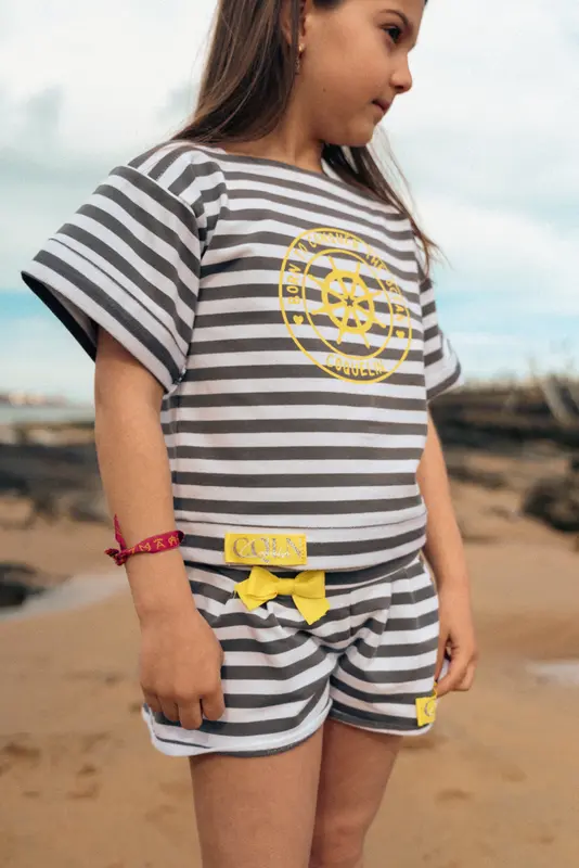 Top Born to Conquer the Ocean gris