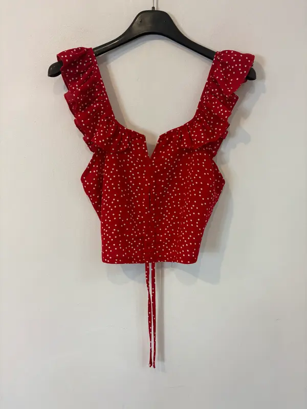 Top rojo lunares y volantes