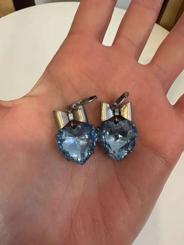 TORY BURCH. Pendiente corazón