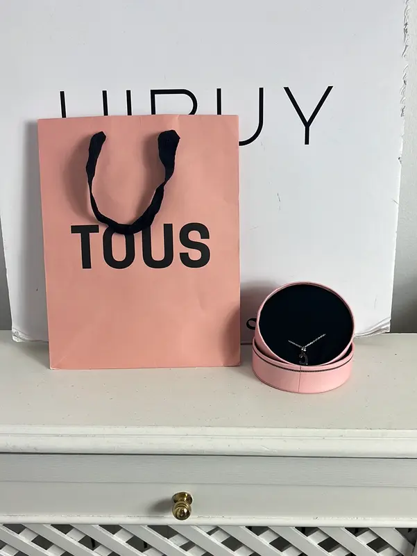 TOUS. Gargantilla plata inicial
