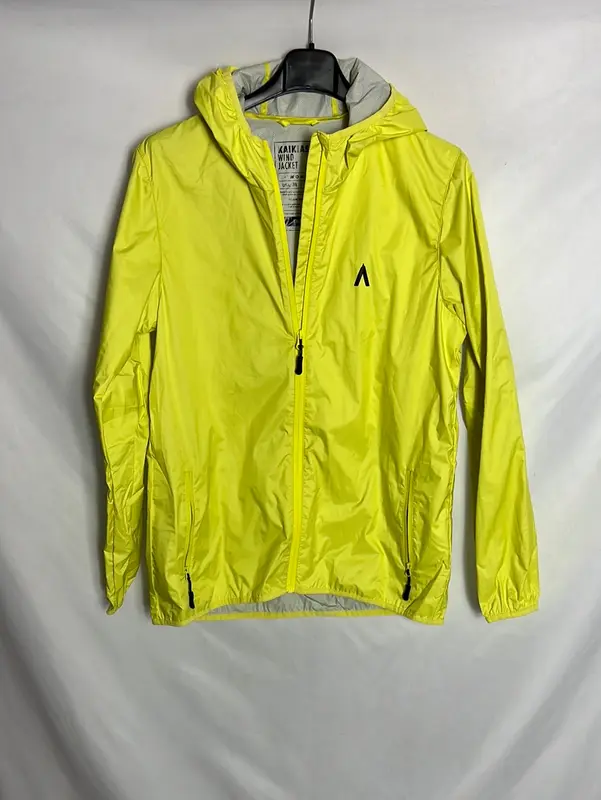 TRACK. Chaqueta cortavientos amarilla. T M