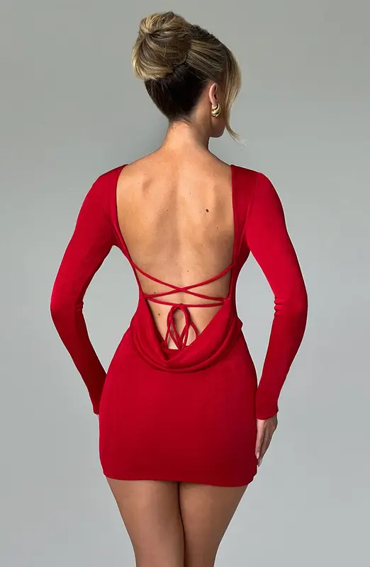 UN MINIVESTIDO - ROJO