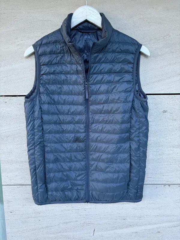 UNIQLO. Chaleco plumas ultraligero azul . T XS