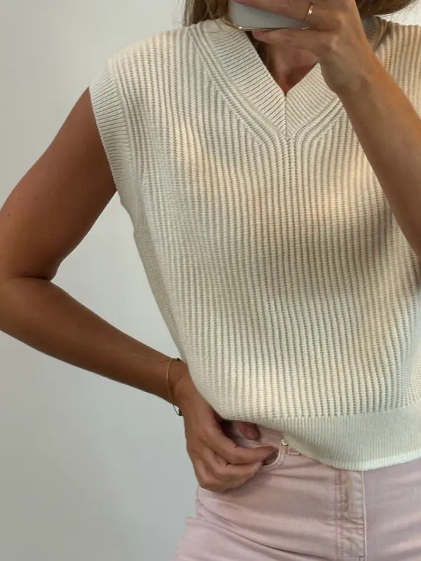 UNIQLO. Jersey sin mangas beige. T M