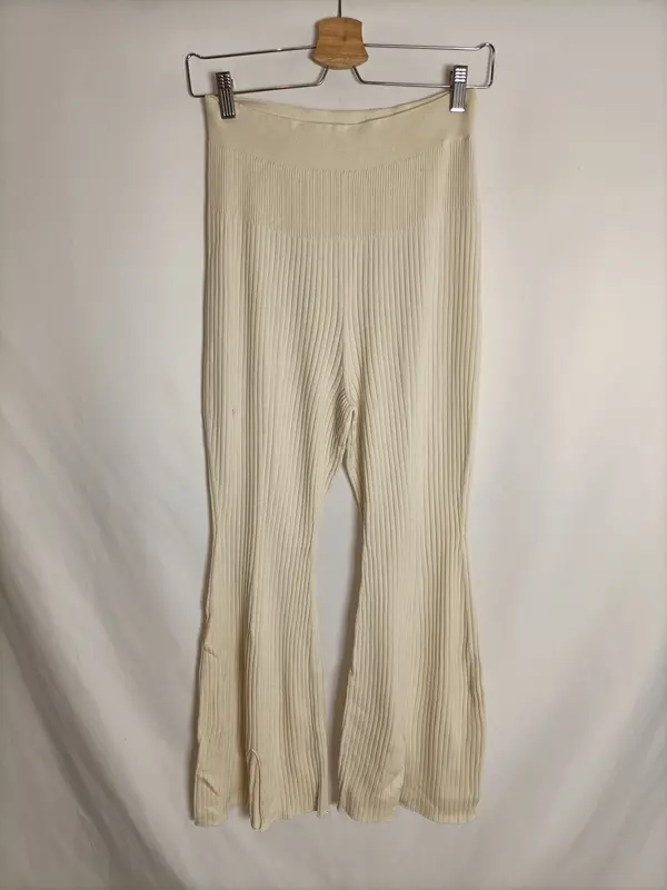 UNIQLO. Pantalón punto canalé beige T.m