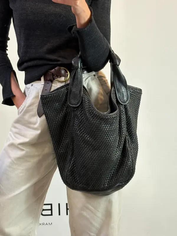 UTERÜE. Bolso negro piel shopper