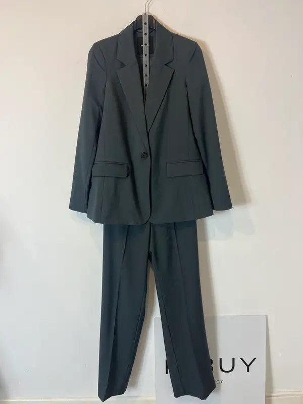 VERO MODA. Total look blazer y pantalón azul oscuro. T XS