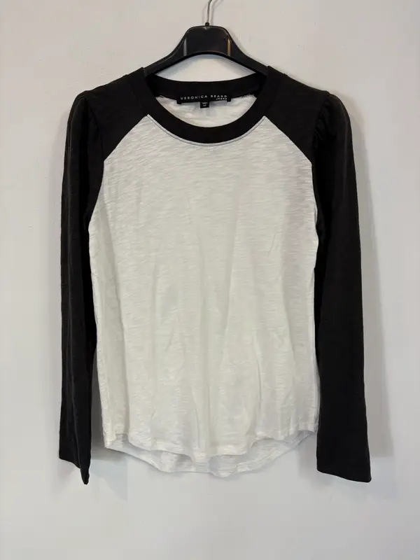 VERONICA BEARD. Camiseta bicolor detalle hombros