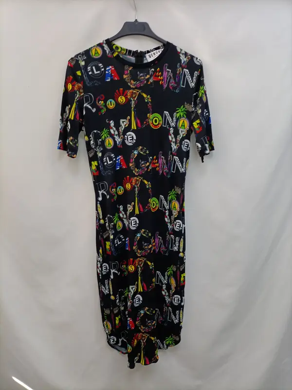 VERSACE. Vestido negro estampado