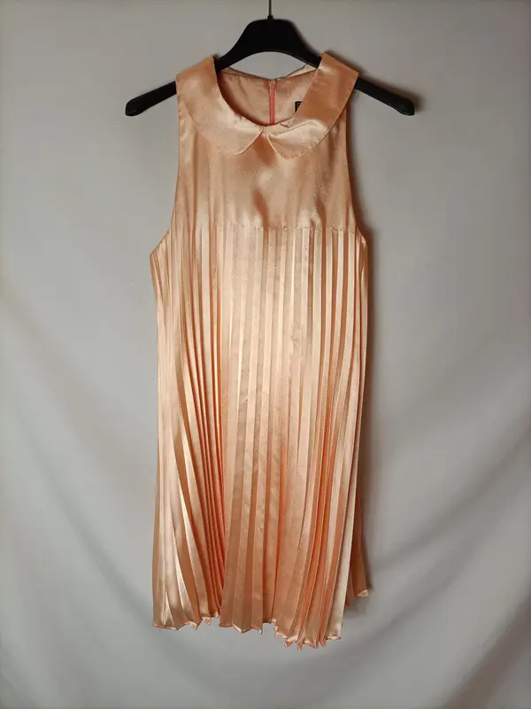 VERSUS VERSACE. Vestido plisado satinado.