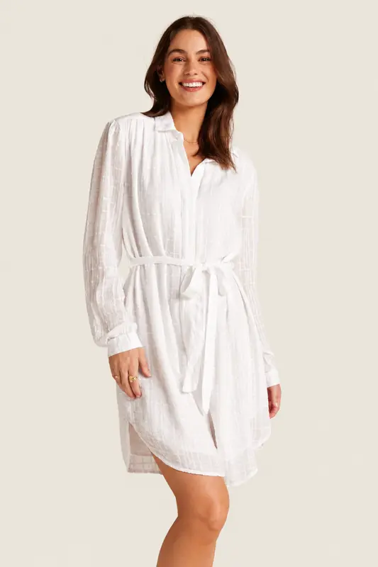 Vestido Corto Con Cinturón y Tapeta Oculta