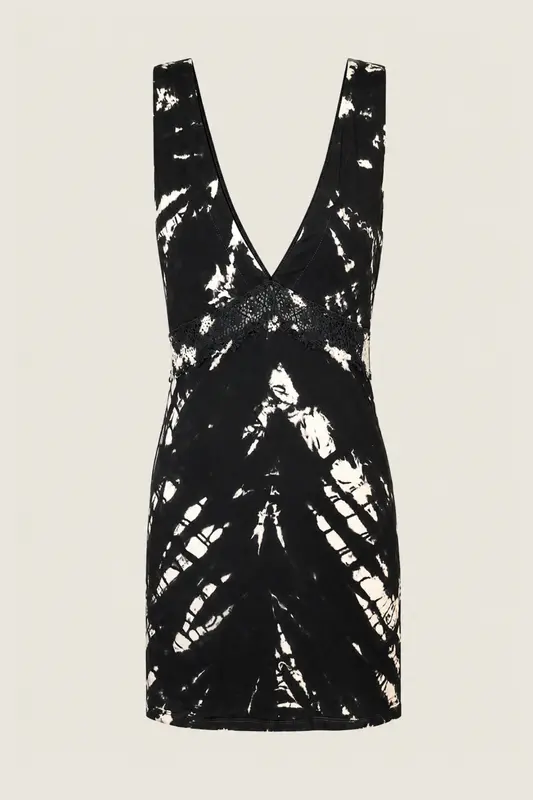 Vestido Corto Negro Escotado