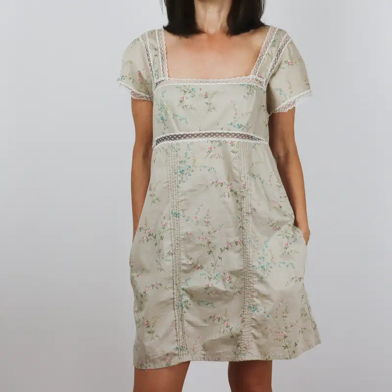 Vestido de manga corta Beige flores