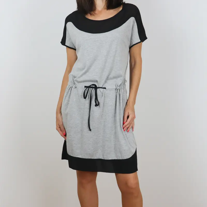 Vestido de manga corta gris y negro