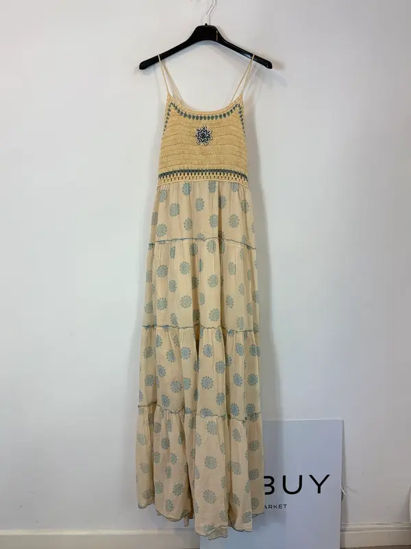Vestido largo fluido atado al cuello