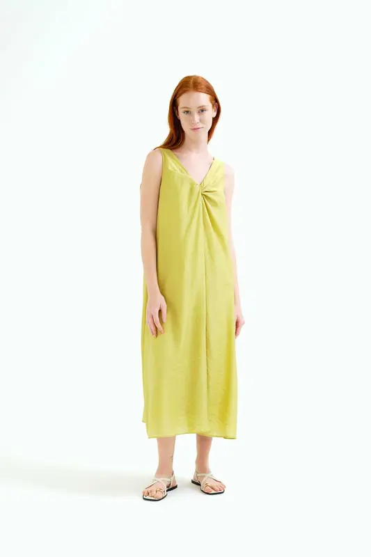 VESTIDO LARGO VERDE CON NUDO ESCOTE