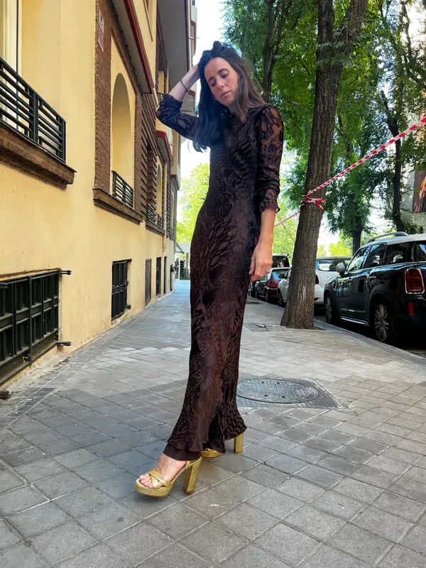 Vestido midi marrón seda