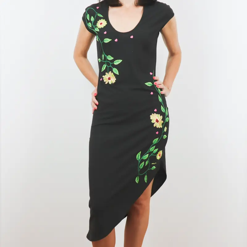 Vestido negro asimétrico