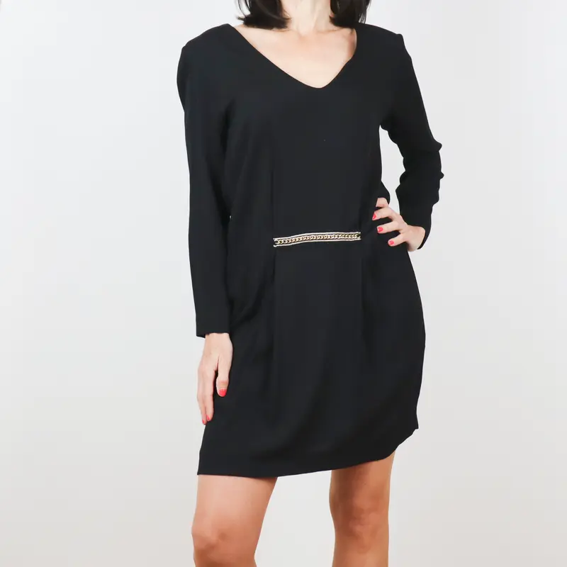 Vestido negro de manga larga detalle cinturón Zara