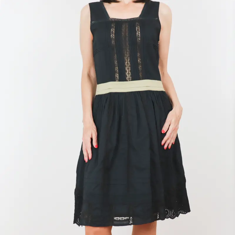 Vestido negro sin mangas