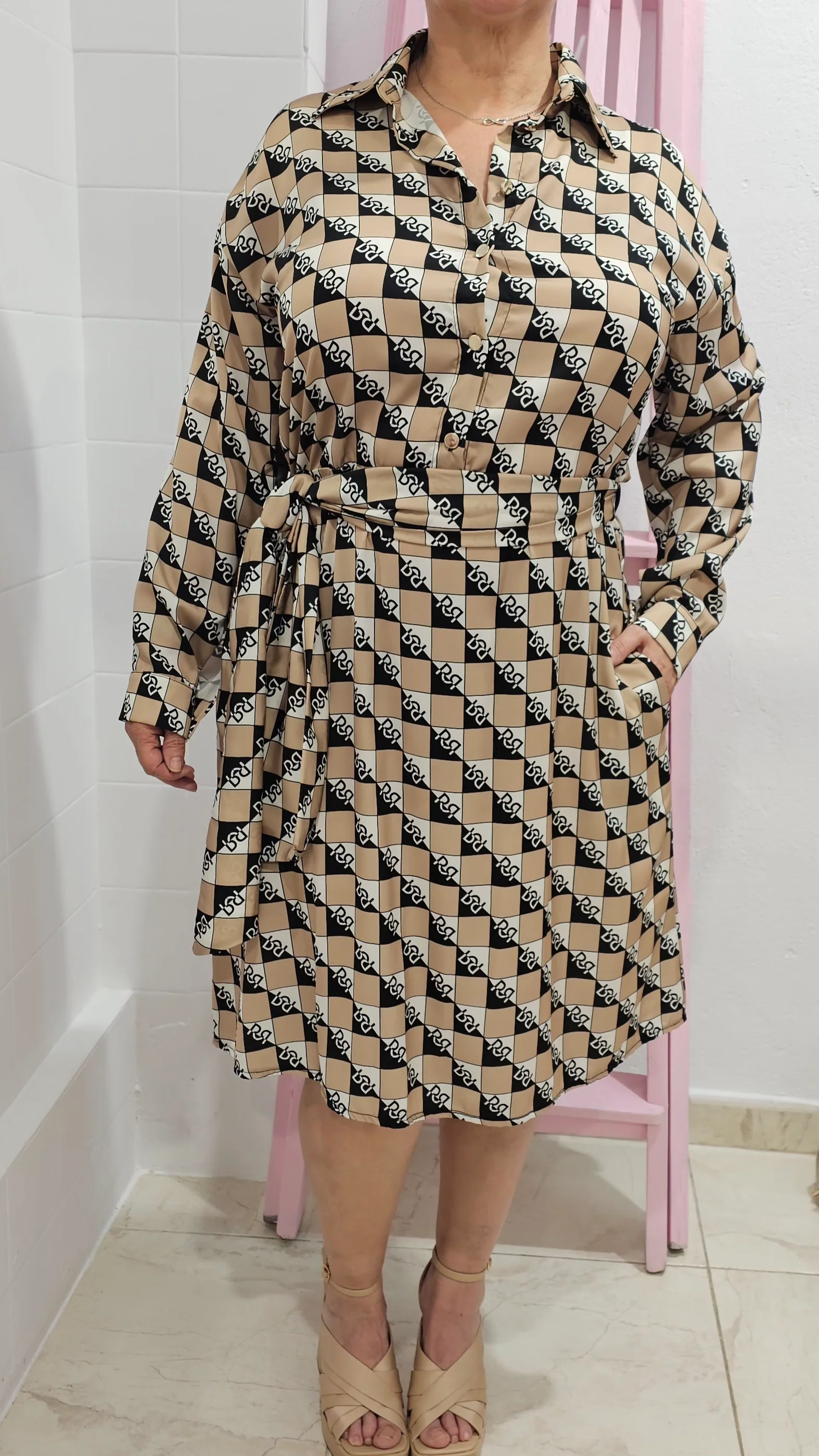Vestido negro y beige logotipo Rinascimento