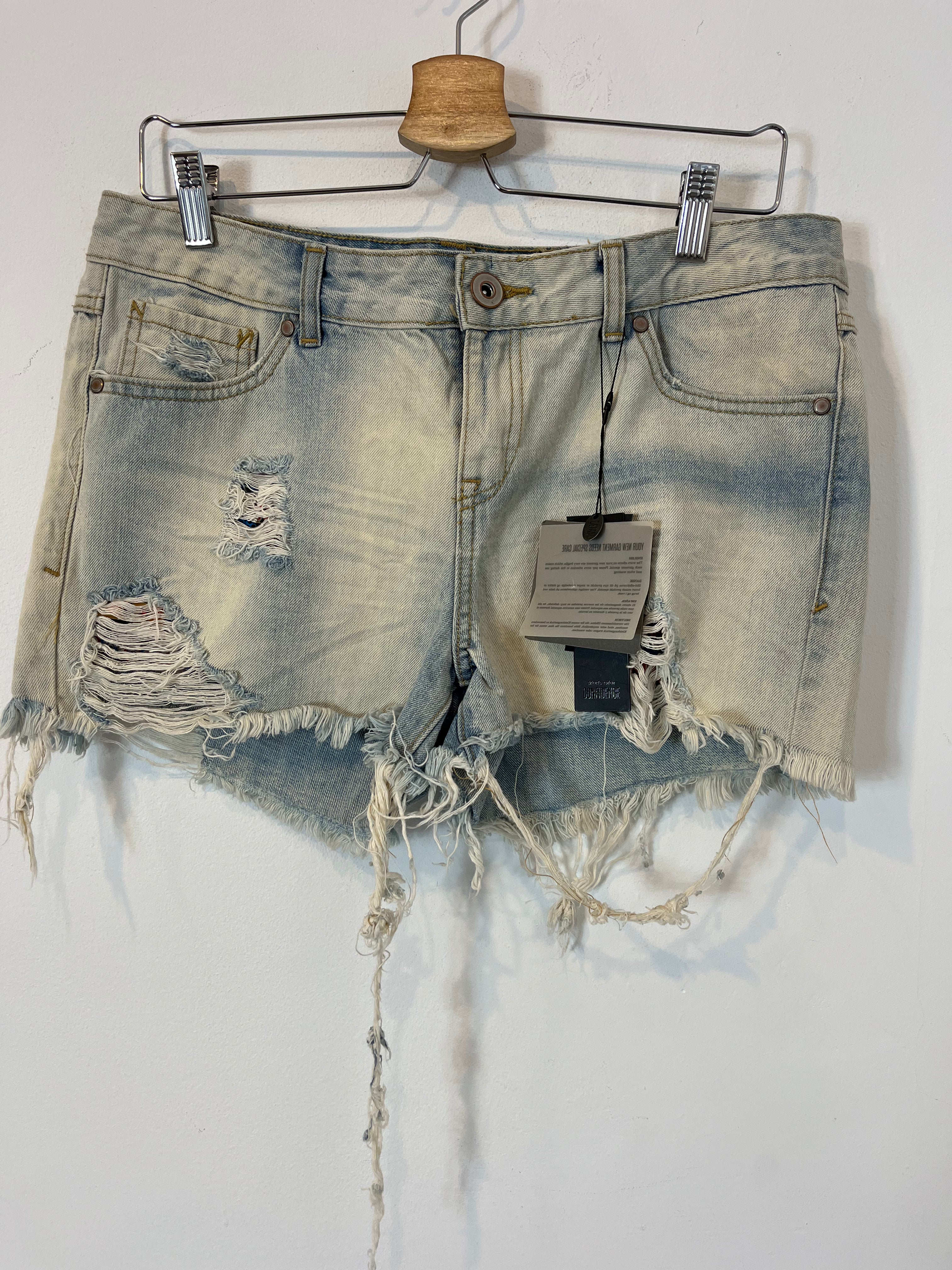 VILA. Denim short rotos. T L