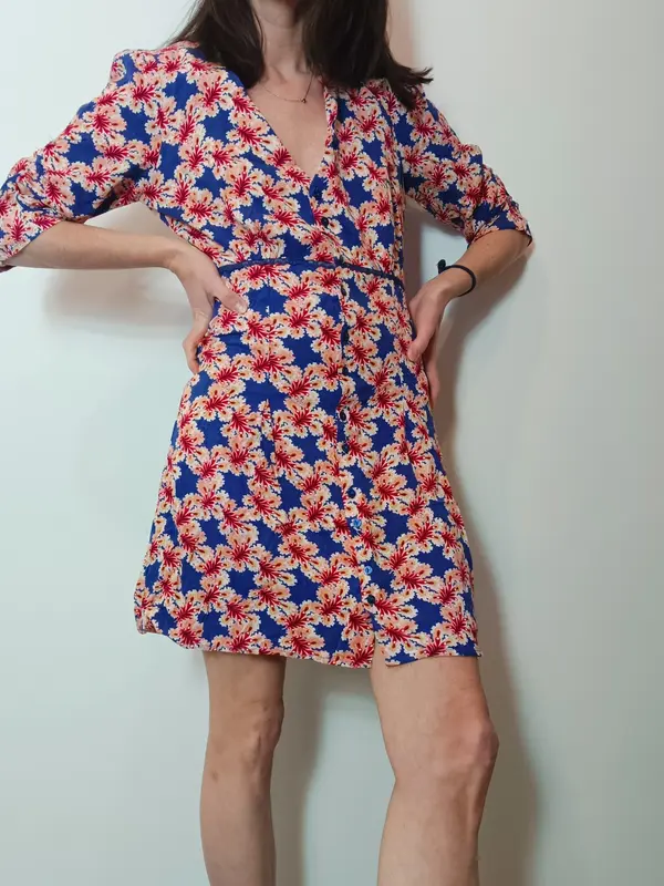 VILA. Vestido corto flores T.38