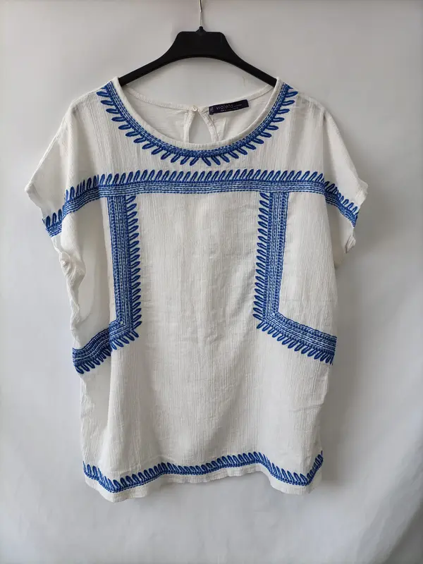 VIOLETA BY MANGO. camiseta blanca detalles azules T.XL