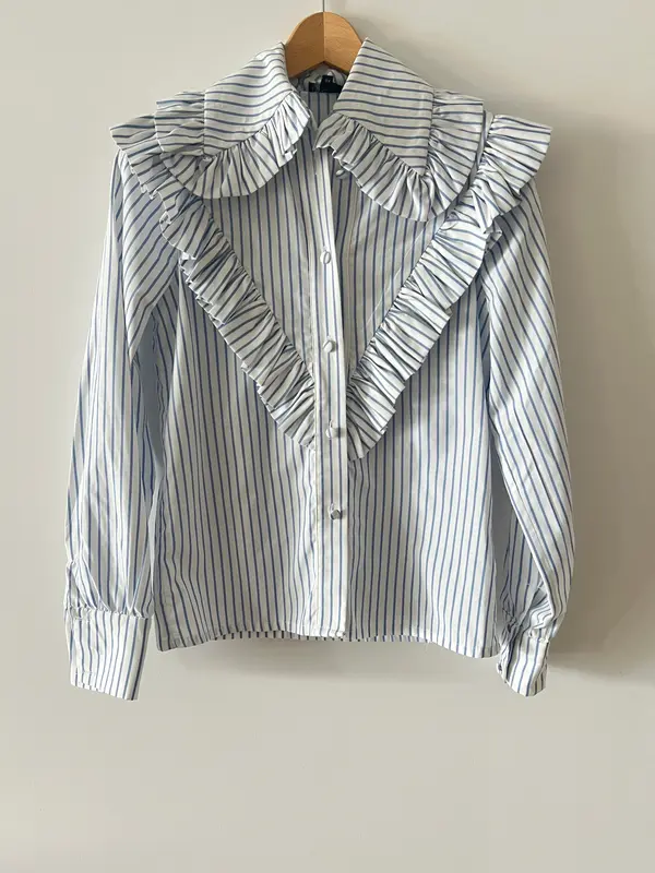 VOGANA. Blusa rayas cuello